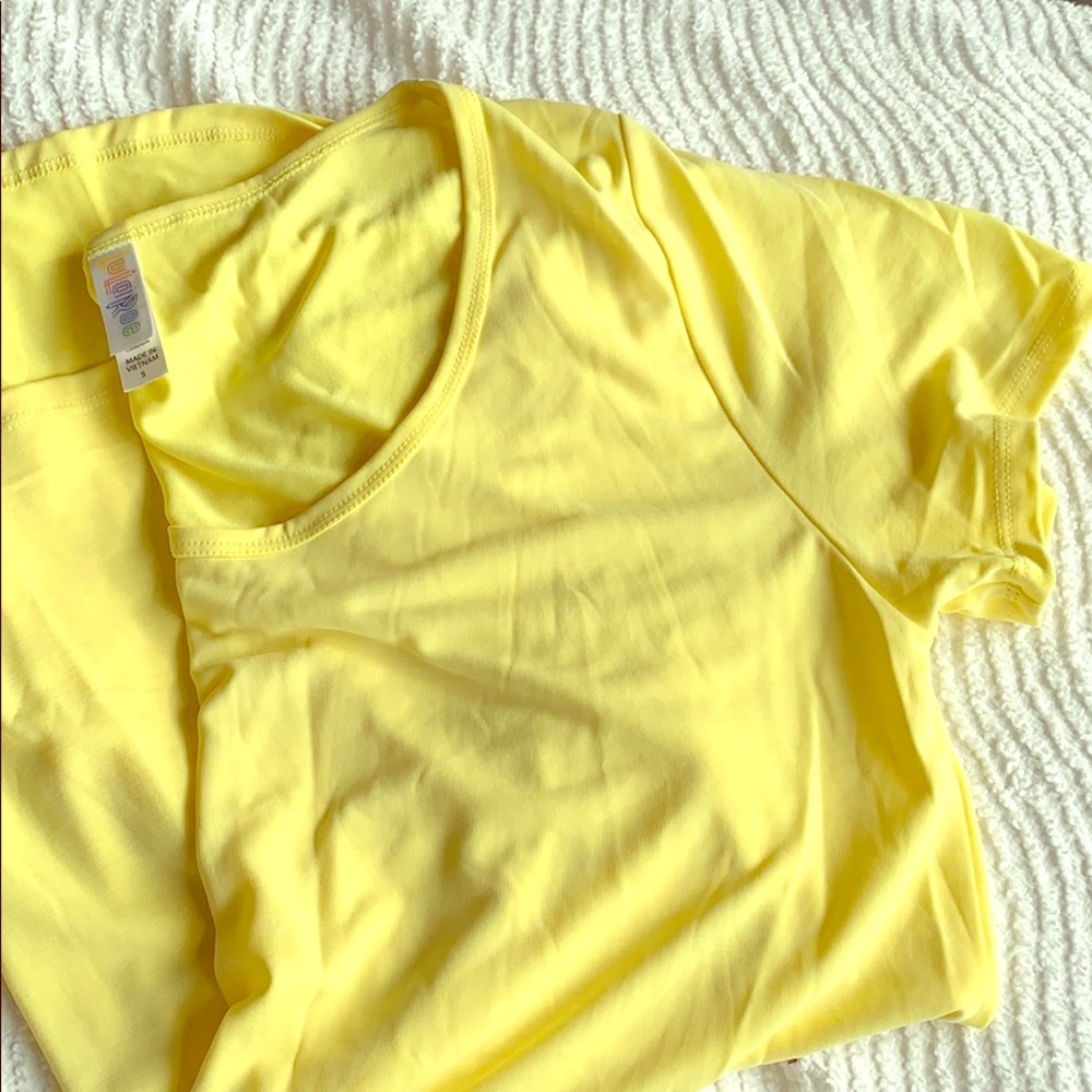 Lularoe Classic Tee NWOT